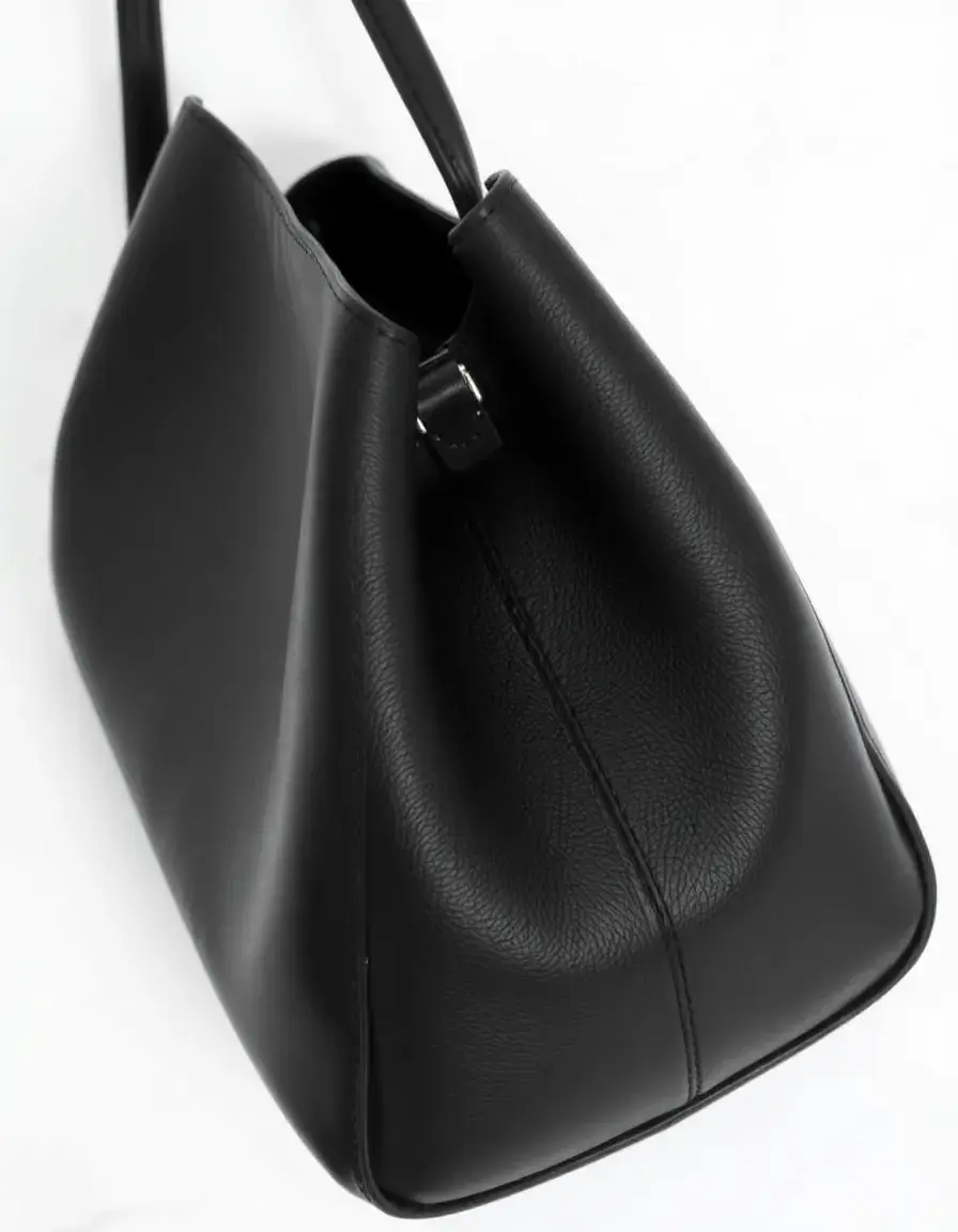 Sac bandoulière noir avec rabat classique