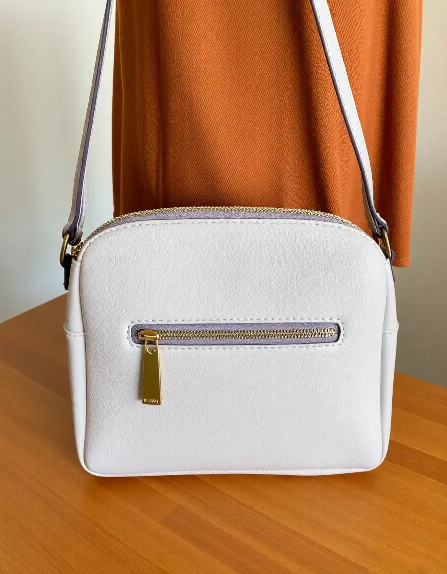 Sac bandoulière en cuir gris avec fermeture éclair sécurisée
