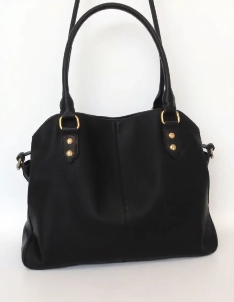 Sac à main vintage en cuir noir vieilli aspect patiné