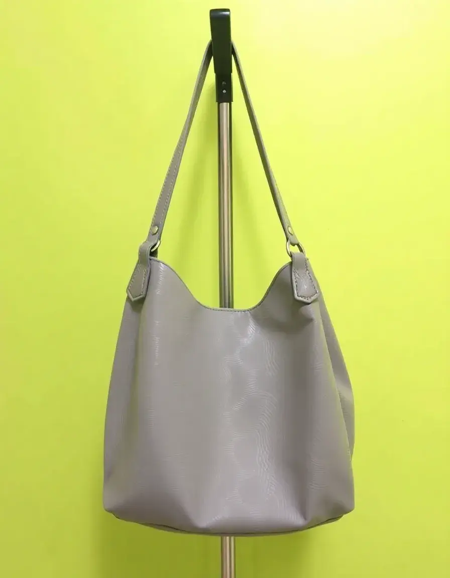 Sac hobo en cuir gris souple