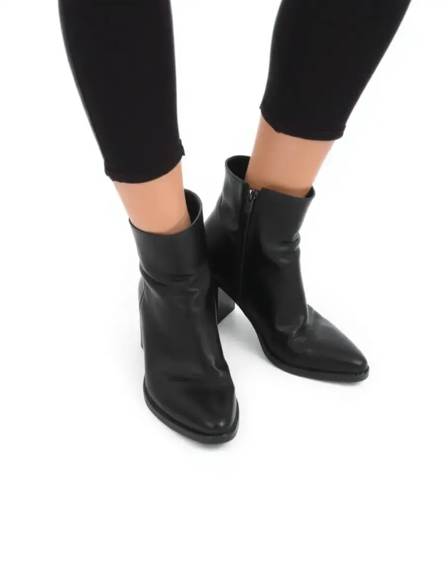 Bottines femme en cuir noir élégantes avec finition lisse