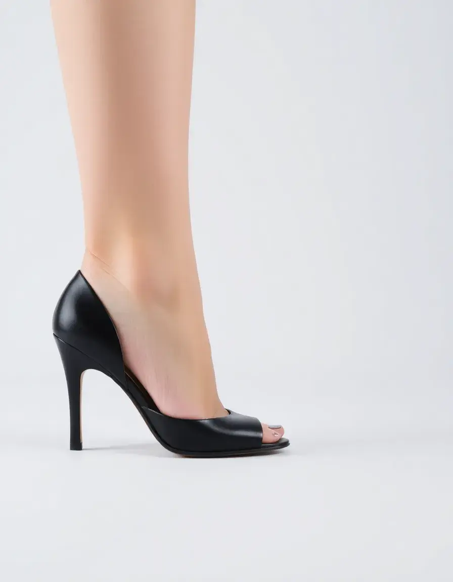 Bottine à talon cuir noir élégante