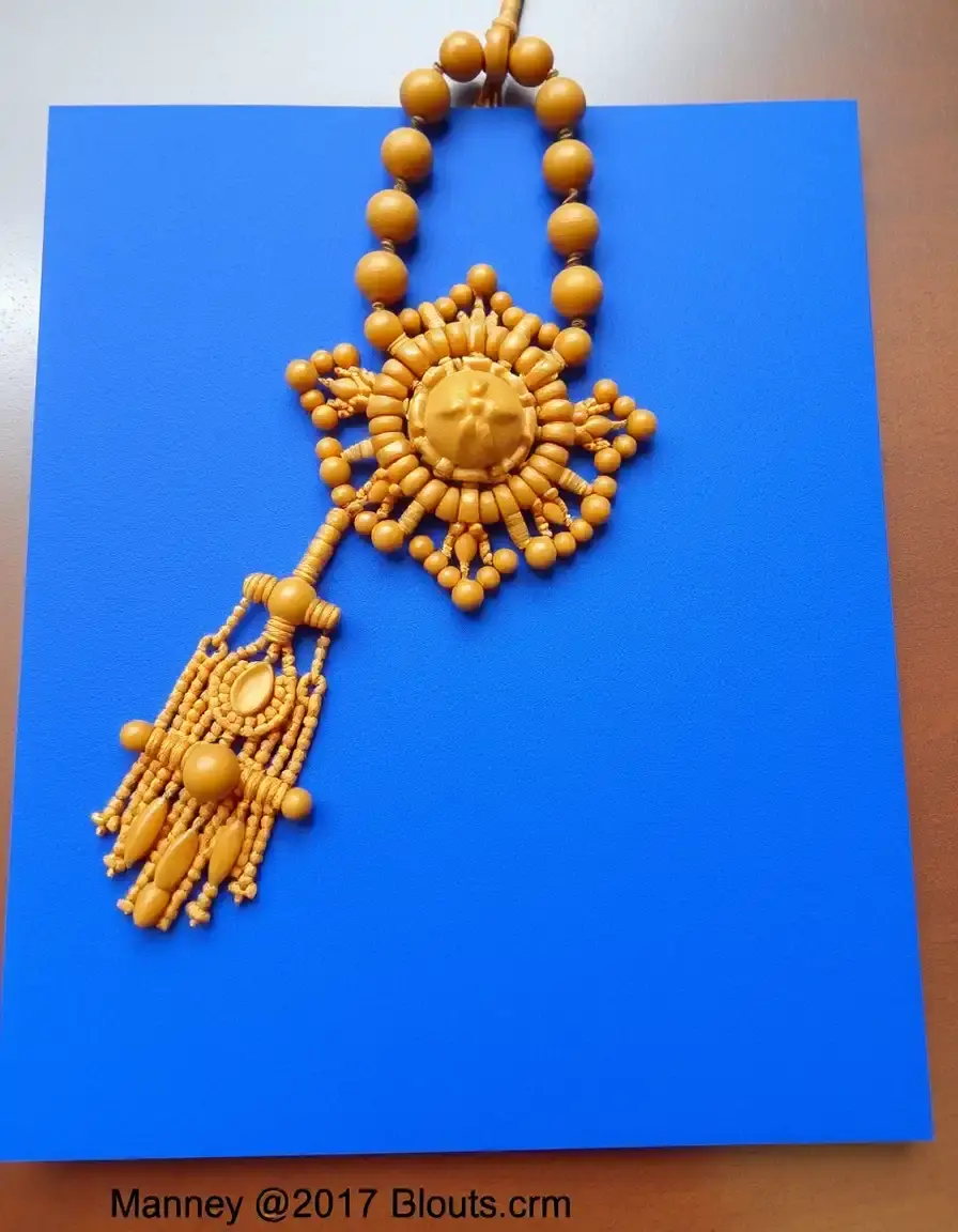 Bracelet en cuir beige avec perles décoratives