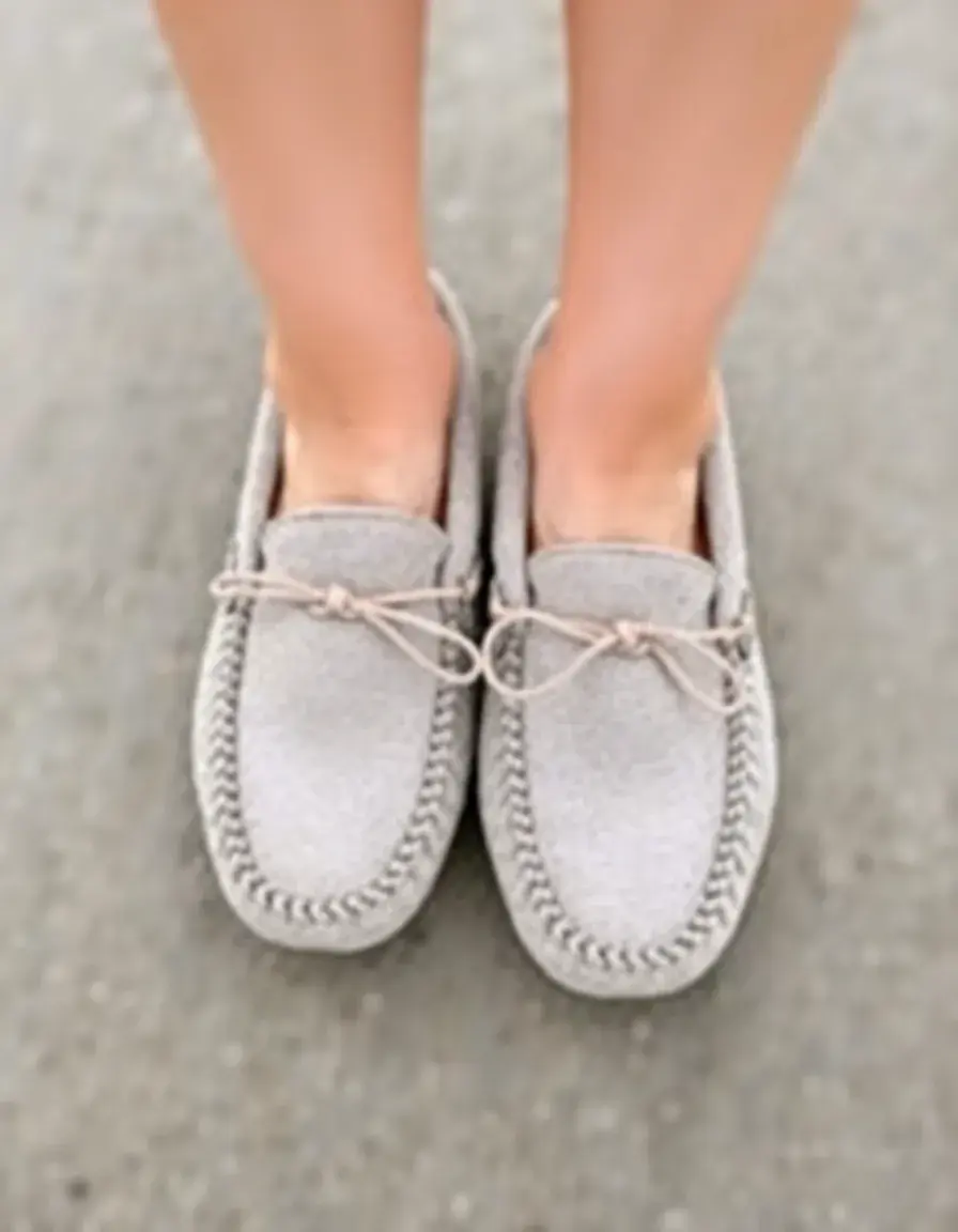 Mocassins gris en cuir souple pour homme