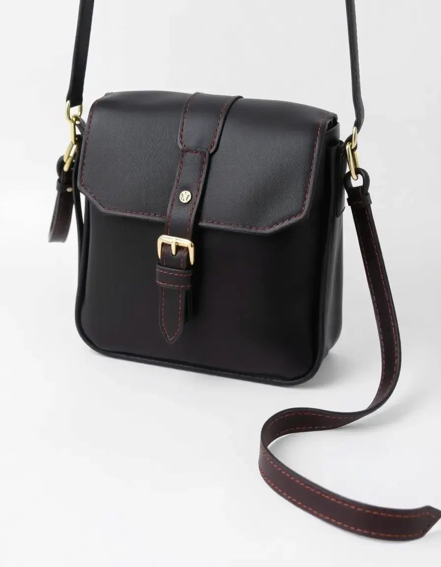 Sac sling en cuir souple pour un look casual urbain